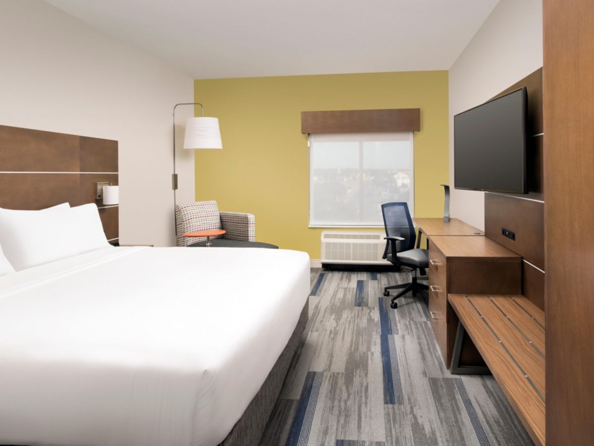holiday-inn-express-and-suites-windcrest-5313604395-4x3